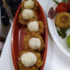 A picture of Vermicelli nest with coconut egg.