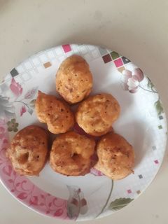 उडीद वडा (udid vada recipe in marathi) रेसिपी चे मुख्य फोटो 