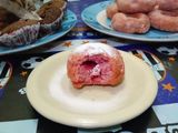 Donat buah naga merah