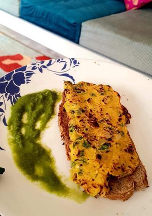 A picture of Methi paratha.