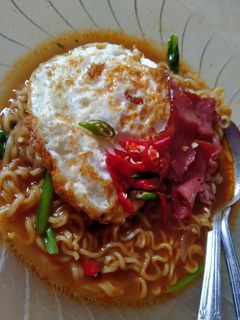 Foto resep Masak mie instan goreng kuah istimewa (Mie goreng nyemek)