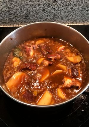 Una foto de Guiso de patatas con pulpo