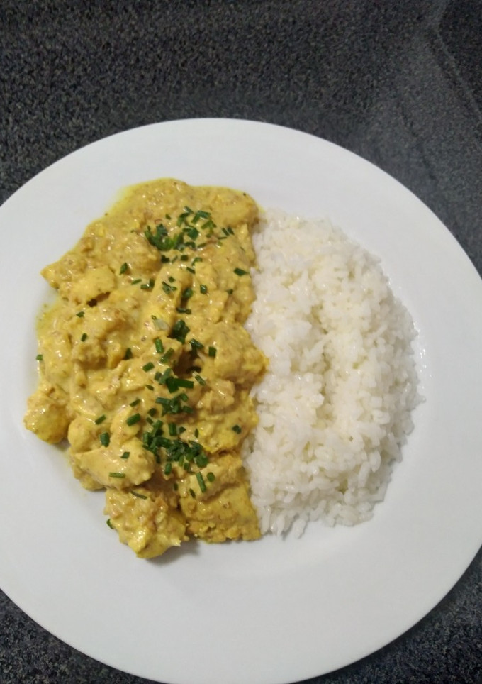 Una foto de Pollo con salsa de maní
