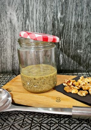 Una foto de Pesto trufado de nueces