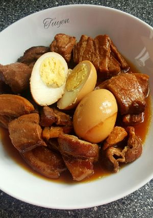 Hình của món Thịt kho trứng.