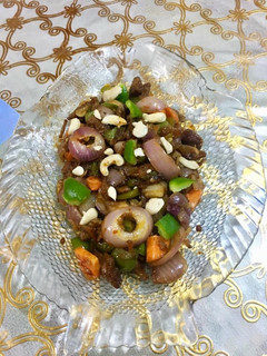A picture of Beef Chili with nuts.