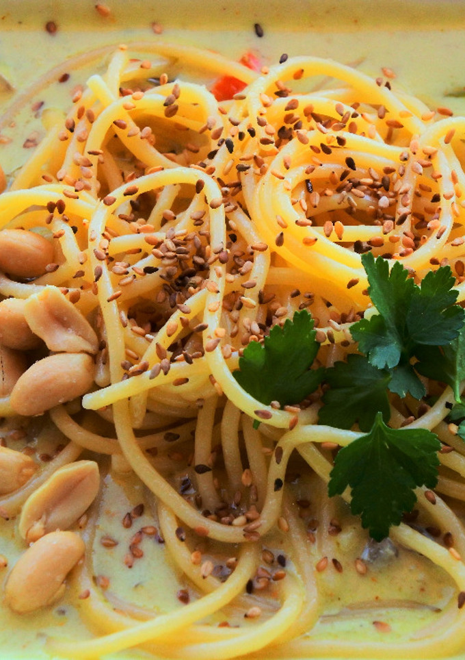 Una foto de Espaguetis con curry verde