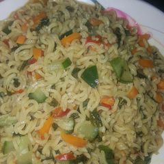 A picture of Indomie wif veggie.
