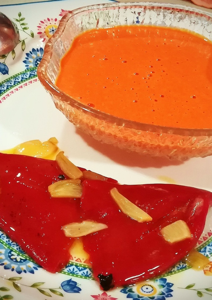 Una foto de Crema de piquillos