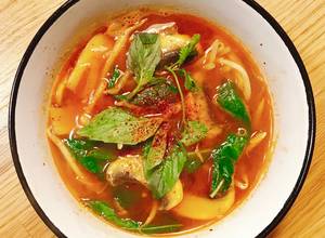 Hình của món 🌱 Canh Chua Nấm Vị Tomyum Cay (Chay).