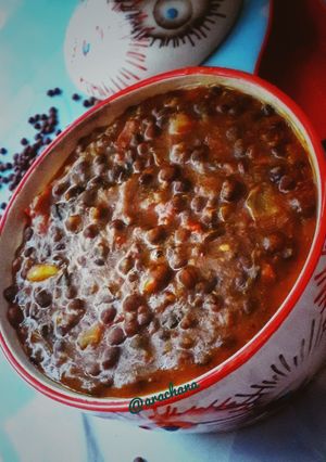 A picture of Sabut masoor tadka dal.