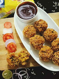 મેગી ચીઝ સ્ટફ્ડ પકોડા (Maggi Cheese Stuffed Pakoda Recipe in Gujarati રેસીપી મુખ્ય ફોટો
