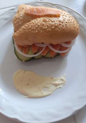 Una foto de Gravlax de salmón