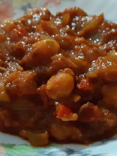 Una foto de Garbanzos con tomate y sabor a mar