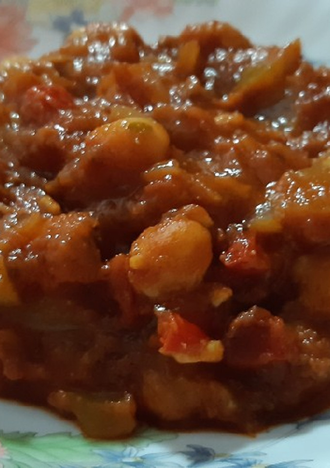 Una foto de Garbanzos con tomate y sabor a mar