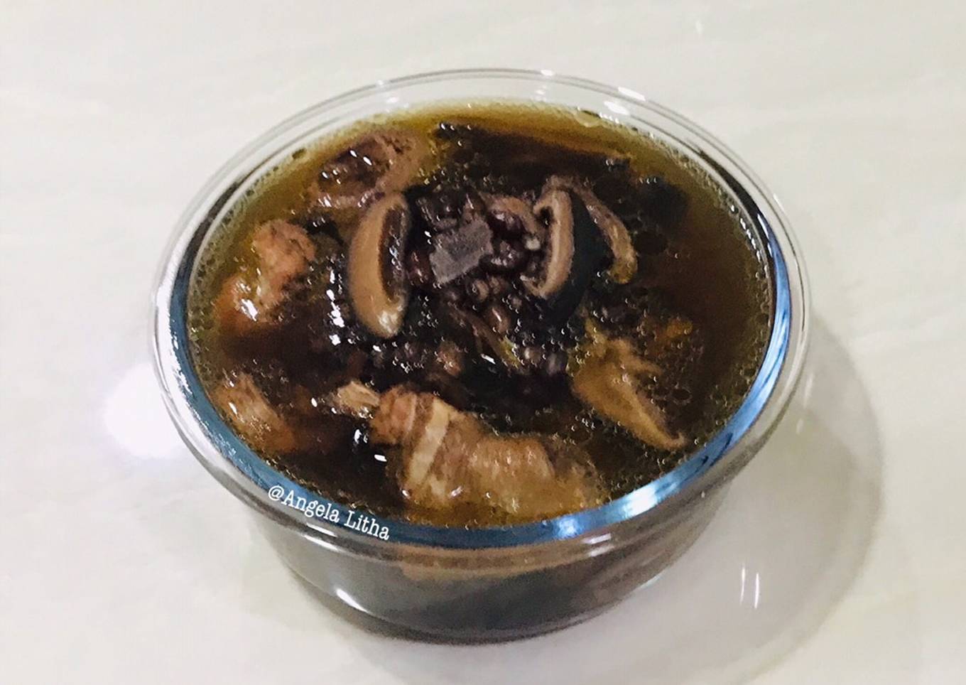 Sup daging ayam,kacang merah dan jamur shitake