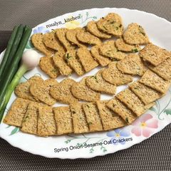 Spring Onion-Sesame-Oat Crackers A picture of Spring Onion-Sesame-Oat Crackers.