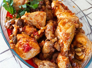 Füstös, lecsós alapon főtt, csirkepaprikás belsőségekkel recept fotója