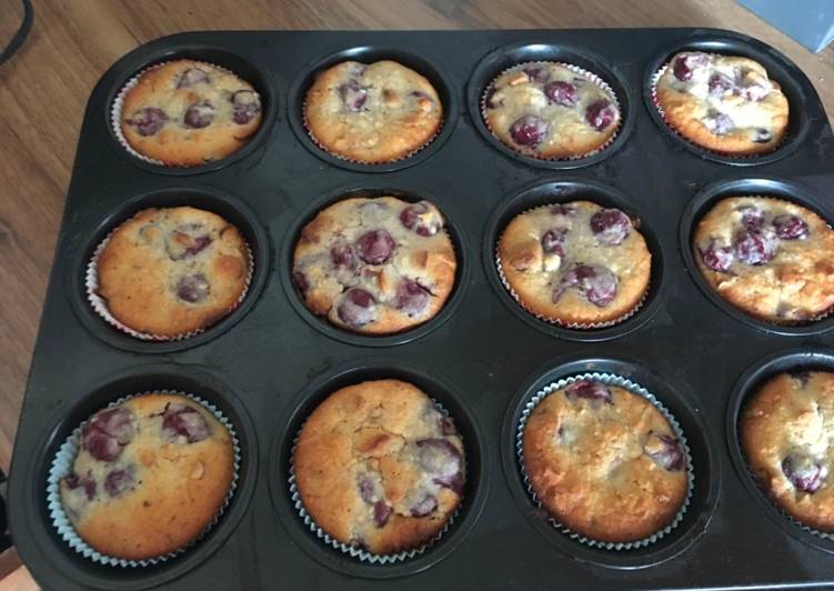 Kirsch-Joghurt Muffins mit Mandeln