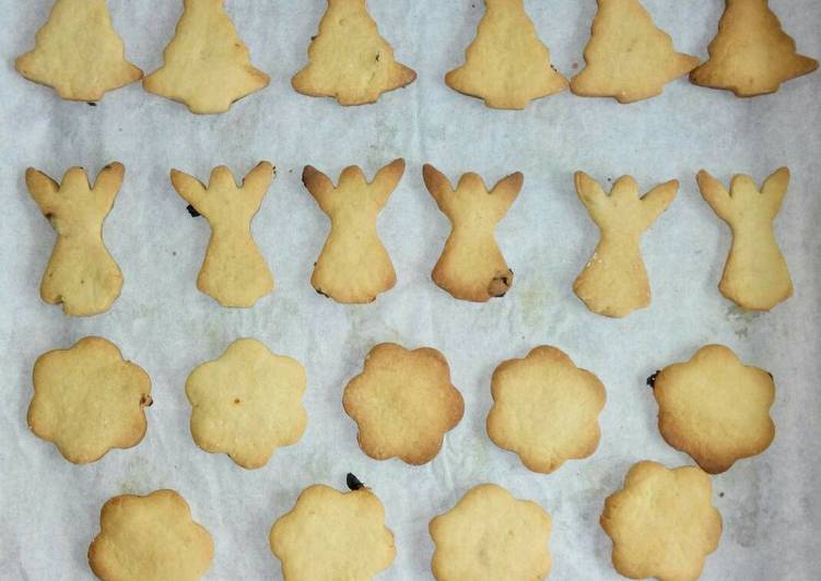 Sultanas and lemon flavored cookies