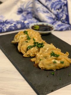 Una foto de Gyozas de langostinos y jengibre