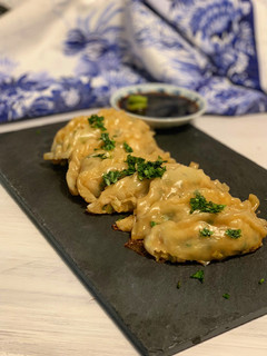 Una foto de Gyozas de langostinos y jengibre