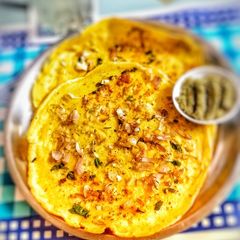 A picture of Golden cheela.