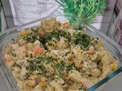 Une photo de salade surimi mayonnaise