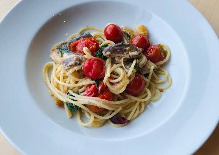 Pasta d'estate con pomodorini e sardine