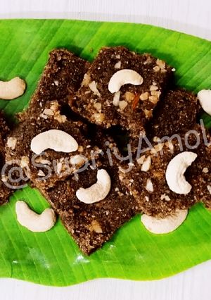 बाजरी बर्फी (Millet Burfi) रेसिपी चे मुख्य फोटो 