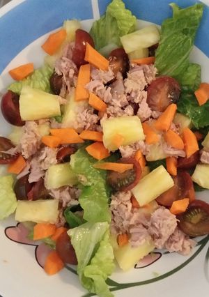 Foto principal de Ensalada con piña y atún
