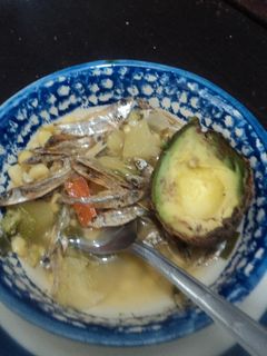 Una foto de Caldo de charales con aguacate el mentidero de Doña Cholita. Jalisco México