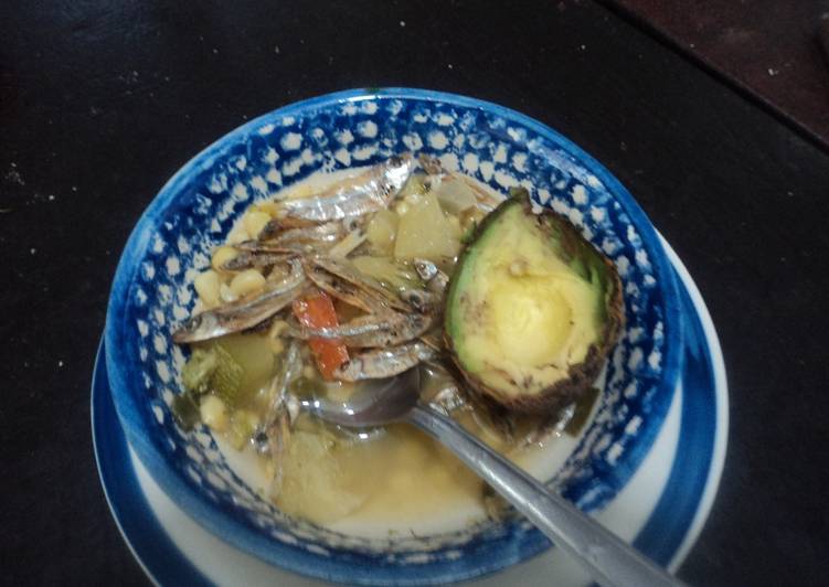 Caldo de charales con aguacate el mentidero de Doña Cholita. Jalisco México