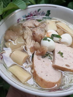 Hình của món Bún măng thập cẩm.
