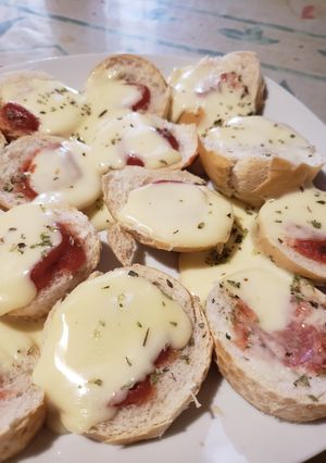 Una foto de Pancito con gusto a pizza🍕🥖