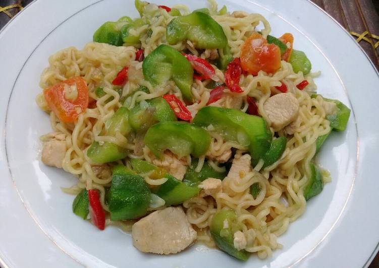 Tumis oyong mie saus tiram