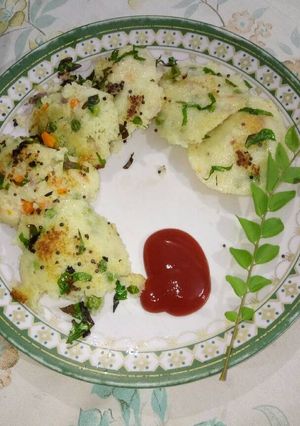 रवा मिक्स वेज इडली (Rava mix-veg idli recipe in hindi) रेसिपी मुख्य फोटो