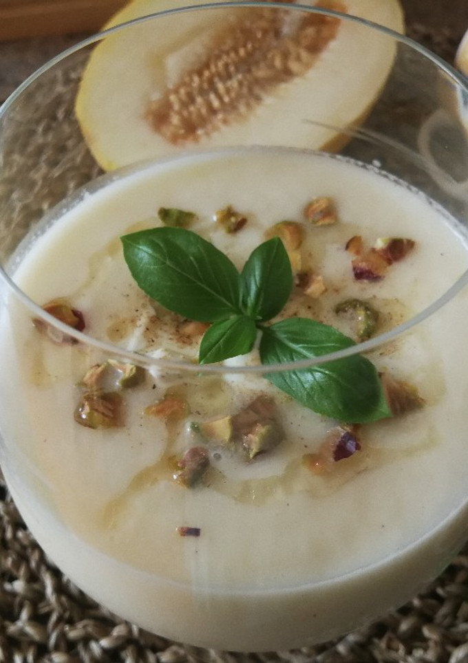 Una foto de Crema fría de melón con yogur