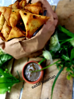 A picture of Chicken samosa.