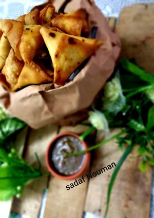 A picture of Chicken samosa.