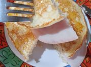 Una foto de hot cakes de jamon