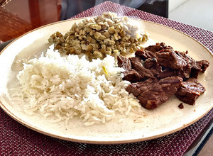 Una foto de 🤩 Lentejas, arroz y carne