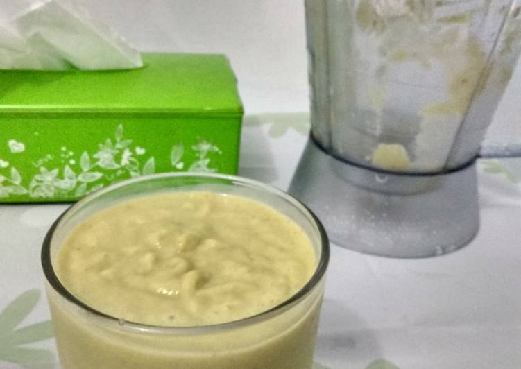 Smoothies YAPIAL (Yakult Pisang Alpukat)