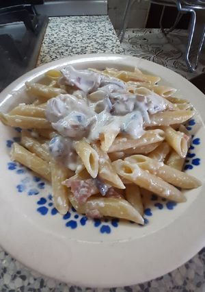 Foto di Penne con panna prosciutto e olive