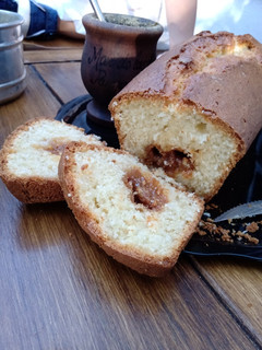 Una foto de Budín de coco y dulce de leche