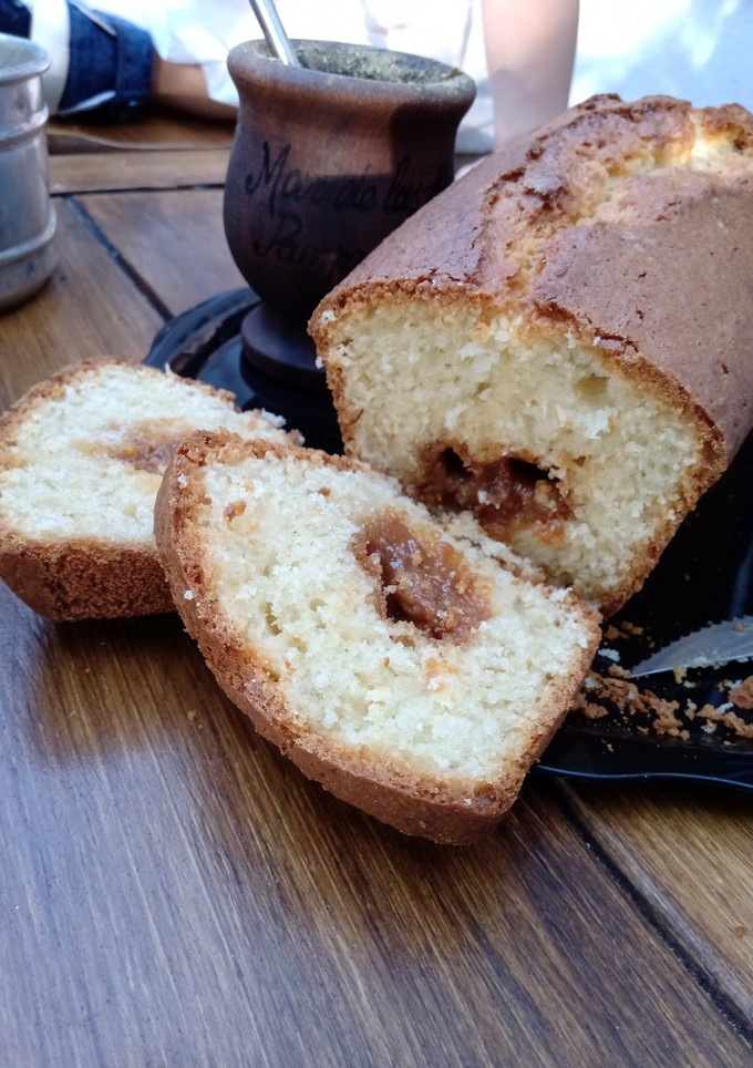 Una foto de Budín de coco y dulce de leche