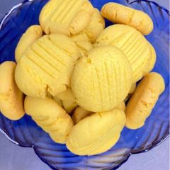 A picture of Custard cookies 🍪.