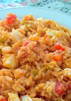 Una foto de Ensalada de arroz con atún