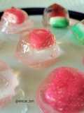 Gominolas de ginebra rosa con refresco de cereza