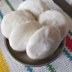 Idli A picture of Idli.